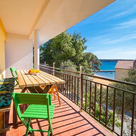 Fia 70S Beach Apartment Раб Экстерьер фото