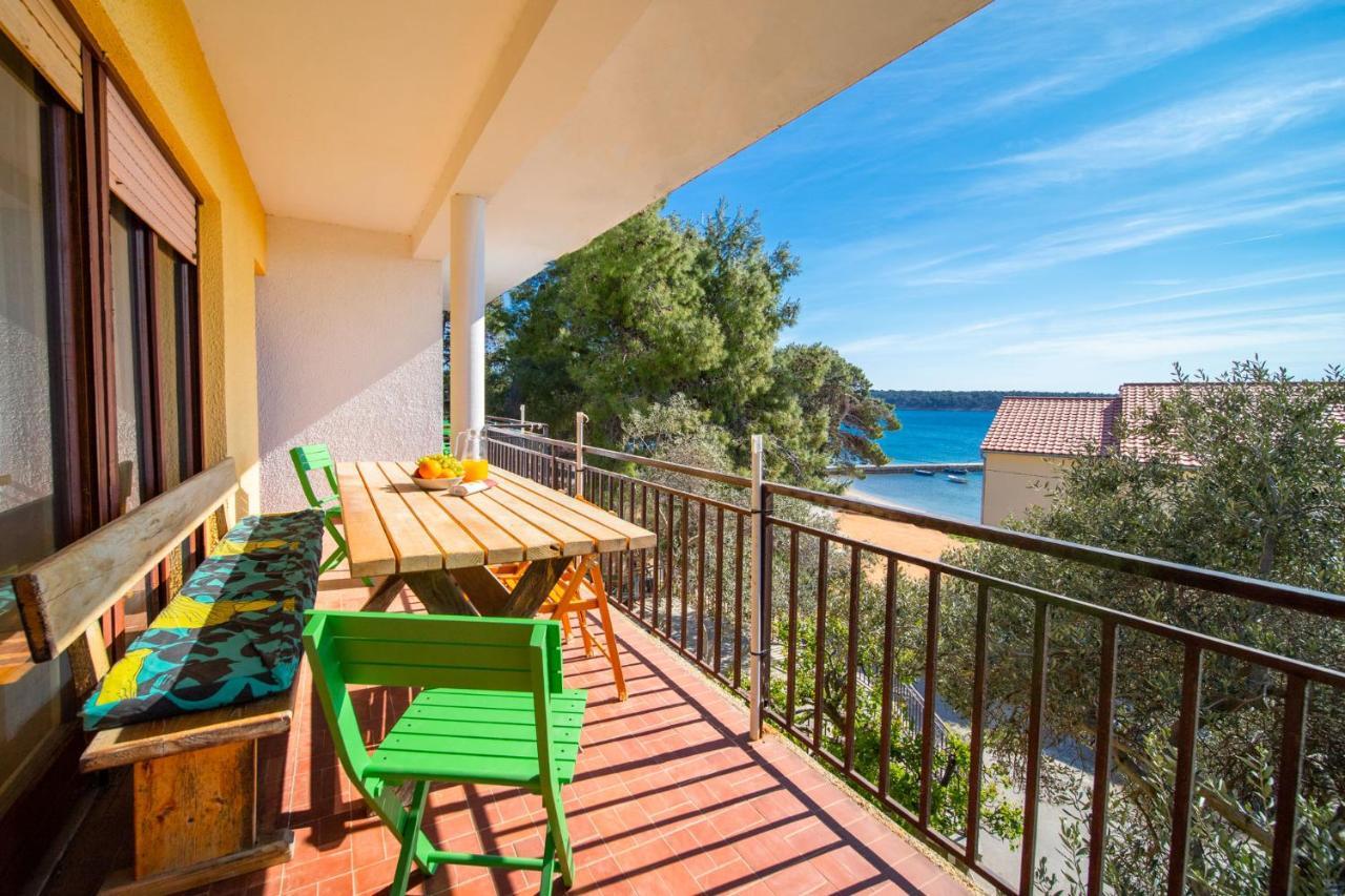 Fia 70S Beach Apartment Раб Экстерьер фото
