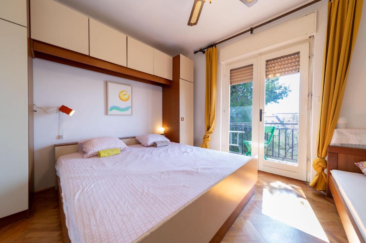 Fia 70S Beach Apartment Раб Экстерьер фото